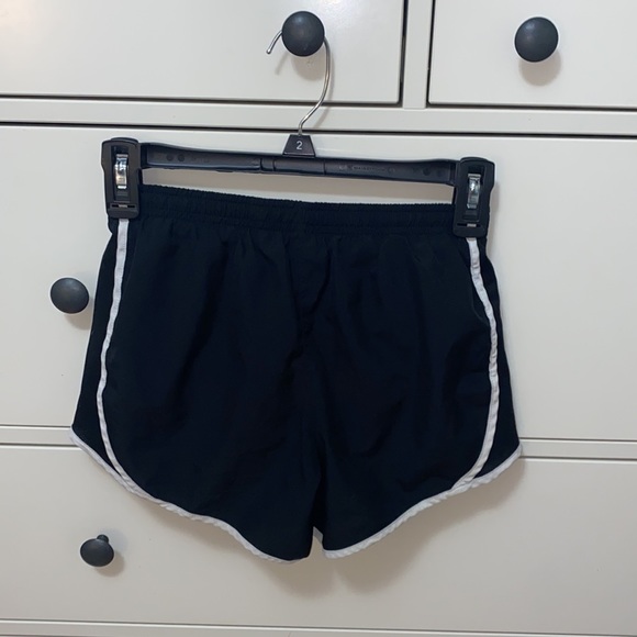 nike bundle: 3 tanks, 2 shorts - Picture 11 of 11